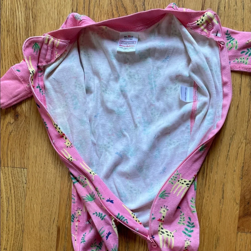 Hanna Andersson - Baby Zip Up One Piece Sleeper in pink giraffe print - Picture 9 of 12